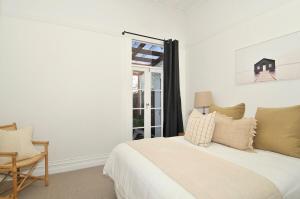 Napier Escape - stylish villa close to the sea