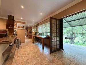 Honeypot Fly Fishing Eco Chalet