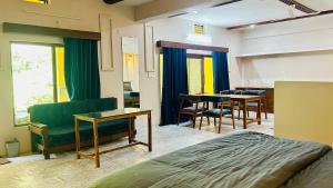 Black Pearl River Side Rooms