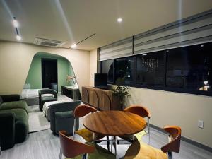 Pin Skyview Suite