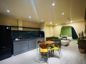 Pin Skyview Suite