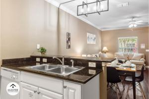 3 Bedrooms 2 Bathrooms Lucaya Village townhouse