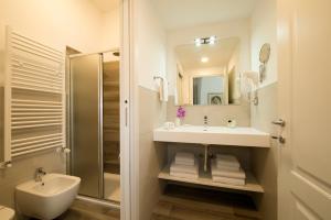 Monza City Rooms & Studios