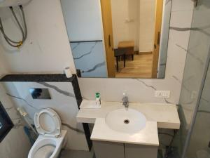 Urban Stay Grand Anukampa with Gym and Pool