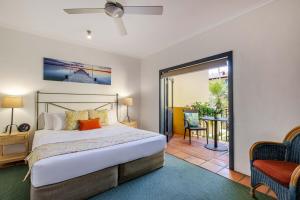 2BR Ground-Floor Gem, Walk to Everything, 2 Pools