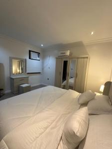 شقة أنيقه غرفتين وصالة بدخول ذاتي