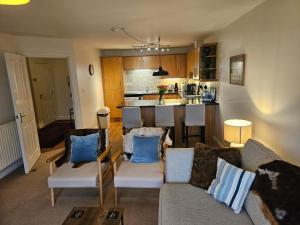 Carlisle Stunning 2 Bed Appt with Parking 5 mins J42 M6