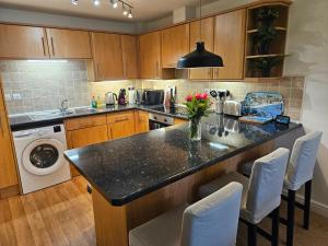 Carlisle Stunning 2 Bed Appt with Parking 5 mins J42 M6