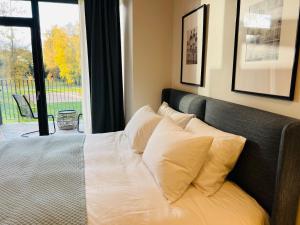 Sunny apartment with a balcony by the sea
