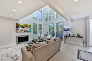 601-Lavish Family Home w AC & Patio near Meta & Stanford