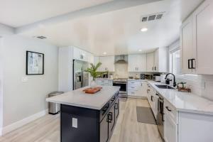 601-Lavish Family Home w AC & Patio near Meta & Stanford