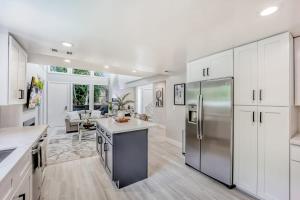 601-Lavish Family Home w AC & Patio near Meta & Stanford