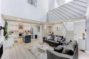 4 Luxury Townhouses in Private Lot near Meta & Stanford