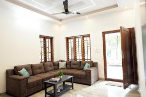 PATHIRAMANAL Service Villas