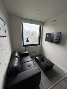Skyline Residences - Room 913