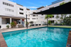 Allure at The Edge 3brm luxury apartment with coffee machine and 2 pools!