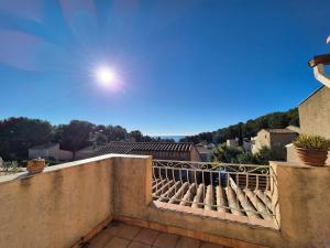 Maison piscine et vue mer