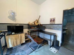 Haad Rin Confidence Cave Rest After the Rave