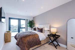 Luxury 2 bed apartment- Leeds City Centre- Large Private Terrace & Free Parking