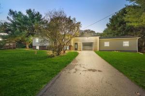 Near Ithaca! Hot Tub! LRG Home! Sleeps 10 Dogs ok!