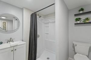 Near Ithaca! Hot Tub! LRG Home! Sleeps 10 Dogs ok!