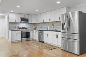 Near Ithaca! Hot Tub! LRG Home! Sleeps 10 Dogs ok!