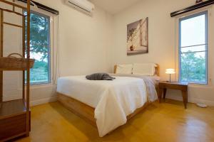 Baan White House At Mine Hills Zone2