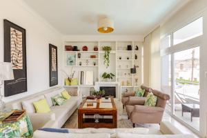 Escape To your Private Pool, Sea Views and Bbq