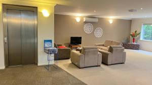 Star on Main with a Pool