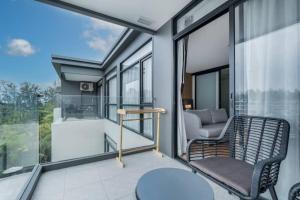 Modern 1506 Condo in SEA HEAVEN on the beach