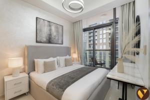 Vogue Vacation Homes, Business Bay Aykon City Close to Downtown Burj Khalifa and Dubai Mall Burj Khalifa and Dubai Mall, One Bedroom Apartment with Balcony and City View, Access toAmenities