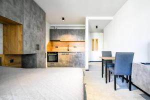 6 Studios 6 Bathrooms 2 Levels Kitchens