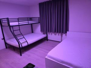 V91 Young People Citymountain