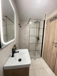 Athens Praxitelous Vibes & Nest