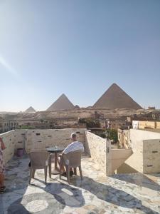 hotel pyramids show in