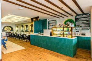 Elysian Airport Hotel & Restaurant