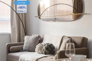 Cozy 4-Bedrooms House By Azzurri Properties Short Lets & Serviced Accommodation London With Private Garden, Wi-Fi