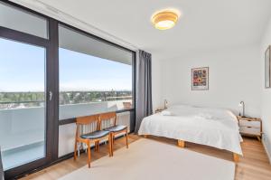 Top 121 qm - 1,300 sq ft 4room apt - 20 min to City Center - Alpview - Munich panoramic view - 10th floor