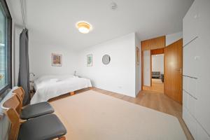 Top 121 qm - 1,300 sq ft 4room apt - 20 min to City Center - Alpview - Munich panoramic view - 10th floor