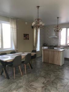 Будинок біля джерела