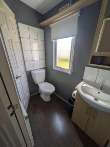 Modern 6 Berth Caravan At Ty Mawr Holiday Park, North Wales Ref 86018C