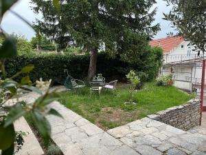 Forrest Road Residence