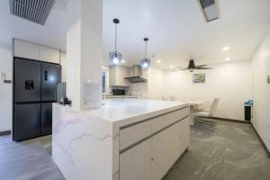 Beachside Apt Short Walk to Nai Harn Beach 2-3 BR