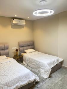 شقة فندقية بحديقة داخل كمبواند بيفرلي هيلز رقم هاتف صفر صفر اتنين صفر واحد واحد صفر اتنين اربعه ثلاثه صفر 222