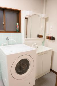 関空直通 観光拠点に最適 最大12名一軒家貸切でゆったり旅