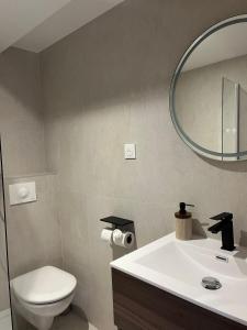 Suite Serment by Collection Aura - 4p - Hypercentre Charleville-Mézières à deux pas de la Place Ducale