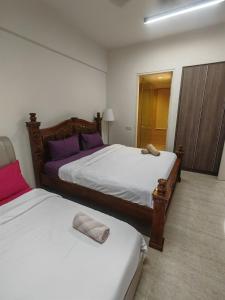 By The Sea Beach Front and Seaview Apartment 2