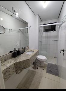 Apto com Churrasqueira, Cama Ortopedica e ar Condicionado 300m da praia