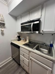 Ocean & Pool View - Hot Tub - 2 Pools - Gym - Tennis ct - Shoreline Stays 10