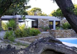 Beautiful villa pool garden family